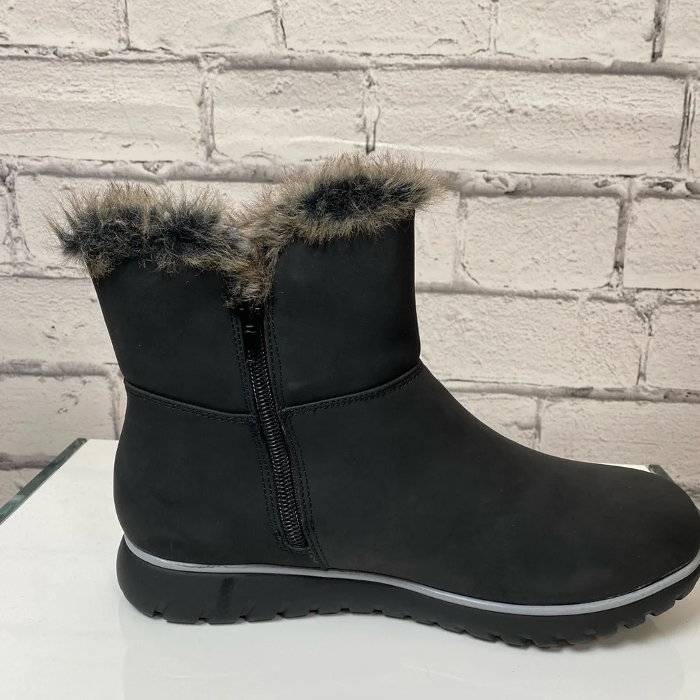 London Fog Black Faux Fur Fleece Lined Boots size 8
